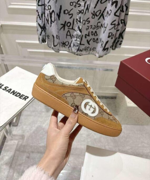 563
